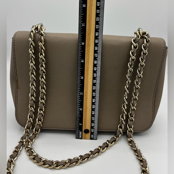 Tory Burch Tan Crossbody Purse with Adjustable Gold-Toned Chain Strap. - Picture 9 of 11